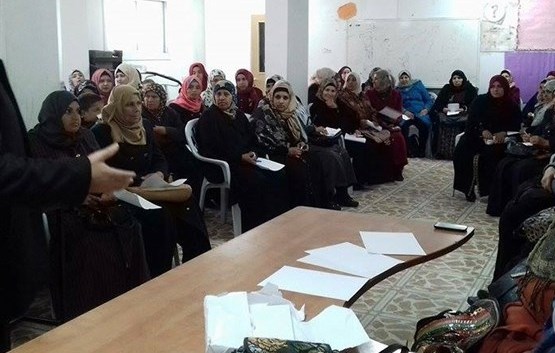 المركز الفلسطيني للاتصال ينفذ برامج تنموية لتعزيز مشاركة المرأة السياسية